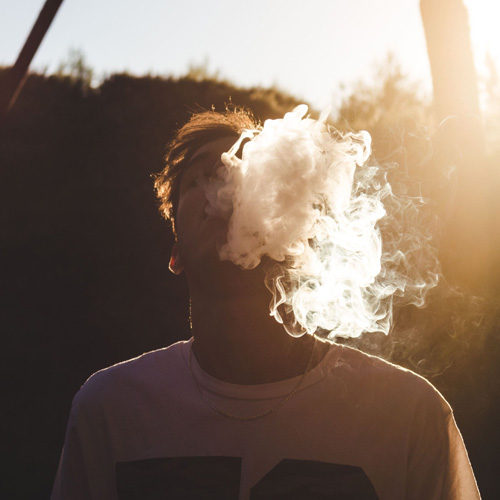 新手常見問題：為什麼電子菸會有燒焦味道，該如何避免？
